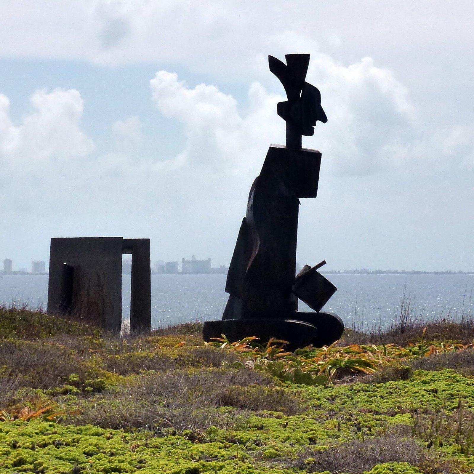 Punta Sur 2